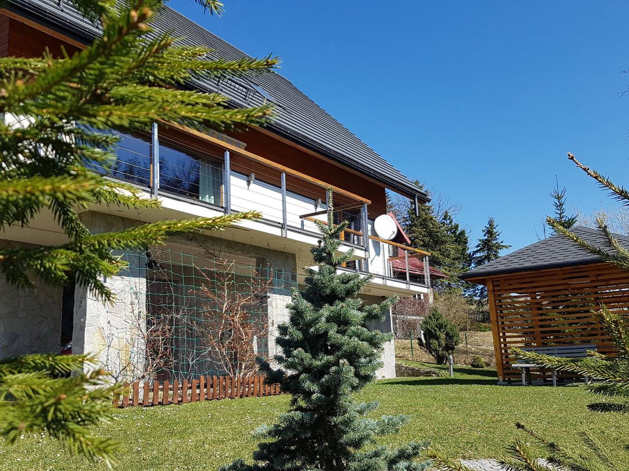 In den Bergen, Villa mit Panoramaterrasse in Zwardoń, Carpates (Pologne)