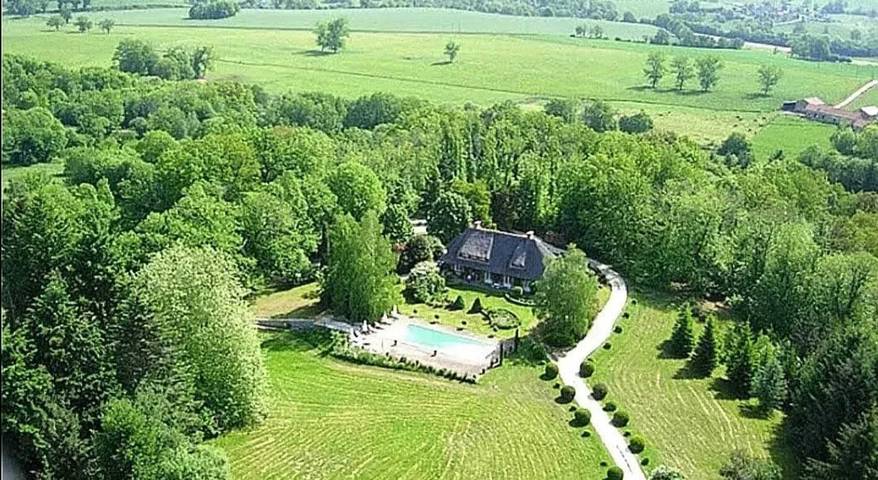 Cottage pour 6 personnes, avec piscine et terrasse à Nexon