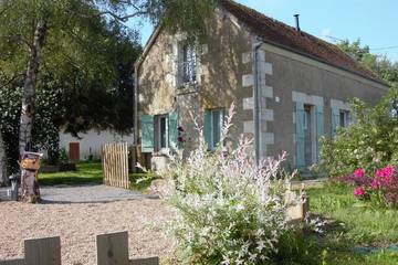 Gîte pour 6 personnes, avec jardin à Couddes