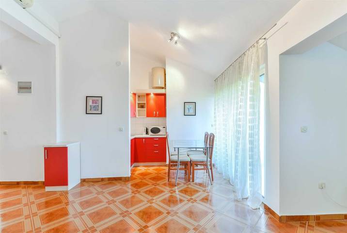 Appartement entier, Appartement de vacances pour 4 personnes avec balcon in Vir