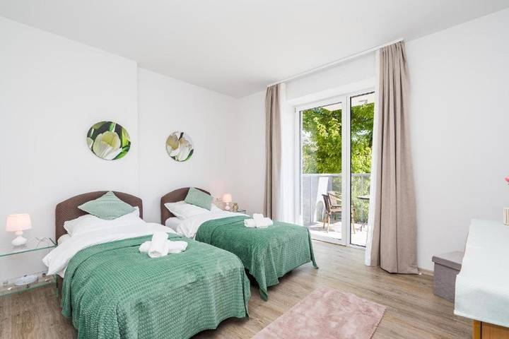 Ferienwohnung für 4 Personen, mit Garten und Ausblick in Hradec Králové