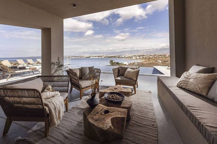 Ferienhaus für 10 Personen, mit Terrasse und Garten auf Pag