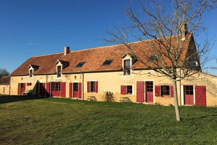 Location de vacances pour 13 personnes, avec jardin et piscine à Neuillay-les-Bois - 2