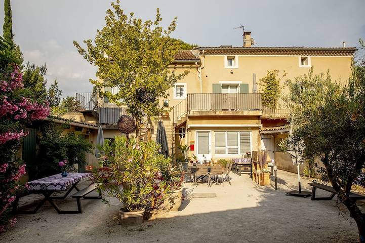 Appartement de vacances pour 13 personnes, avec piscine et jardin