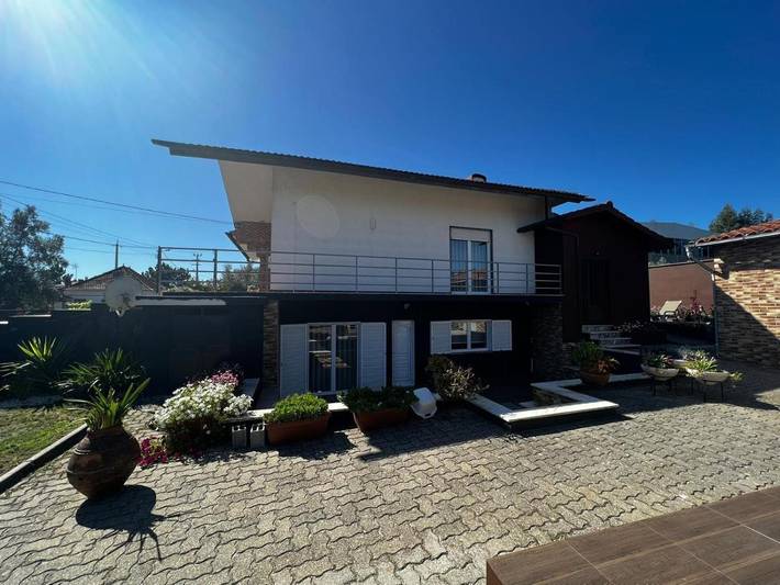 Location de vacances pour 9 personnes, avec Balcon et Terrasse ainsi que Jardin et Vue à Soure