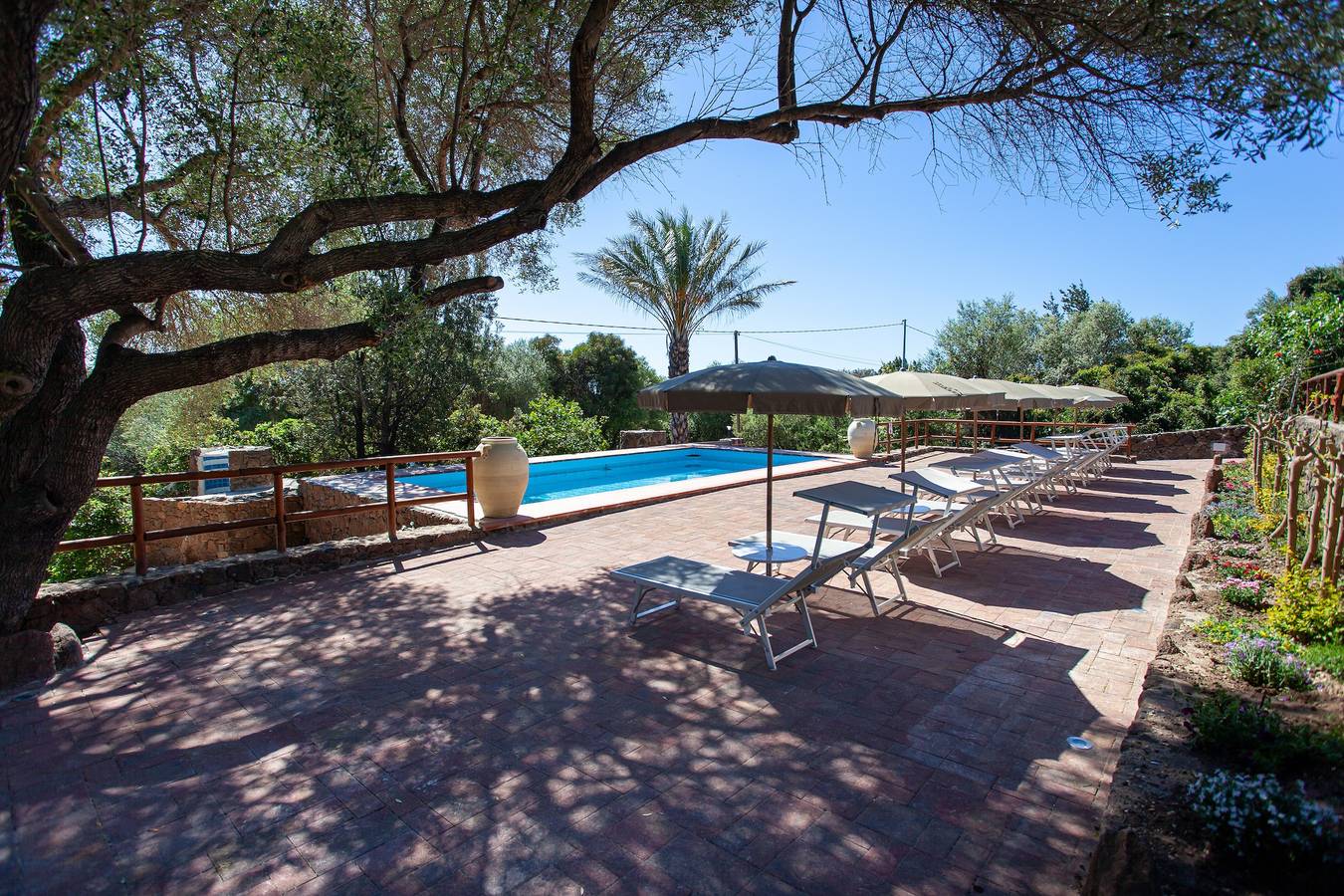 Appartamento intero, Appartamento per le vacanze 'Villa Mula 4' con vista sul mare, Wi-Fi, terrazza e piscina condivisa in Orosei, Provincia di Nuoro