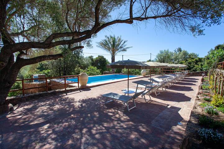 Appartement entier, "Villa Mula 4" avec vue sur la mer, connexion Wi-Fi, terrasse et piscine partagée in Spiaggia Fuile 'e Mare (Orosei), Orosei