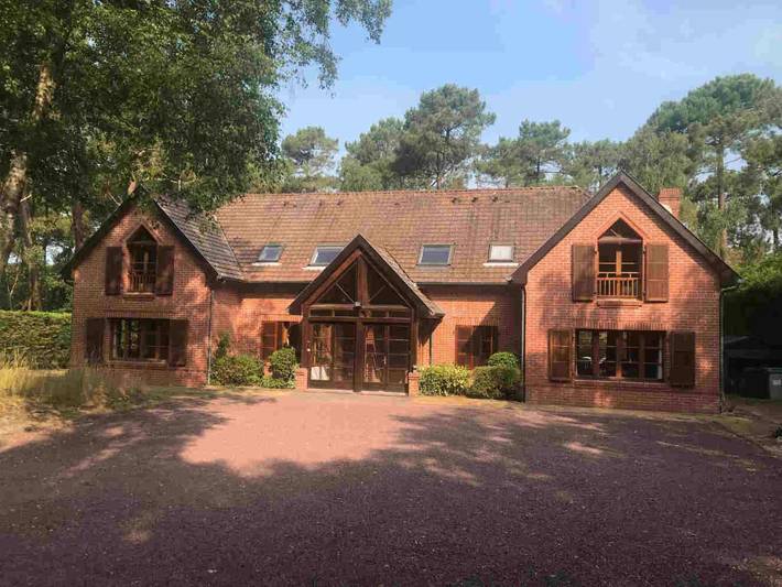 Location de vacances pour 18 personnes, avec Balcon ainsi que Terrasse et Jardin dans Golf du Touquet