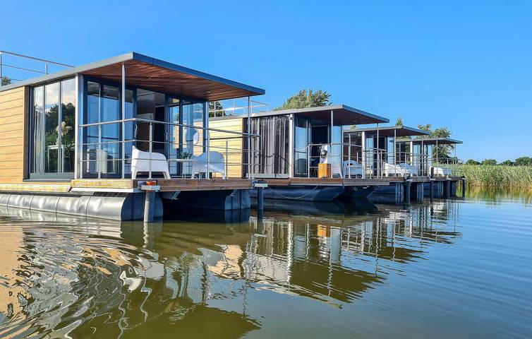 Hausboot für 5 Personen, mit Terrasse und Seeblick in Polen