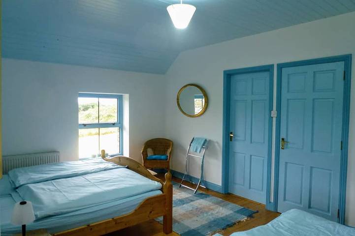 The Blue House -Tara´s Land with fantastic sea views in County Cork