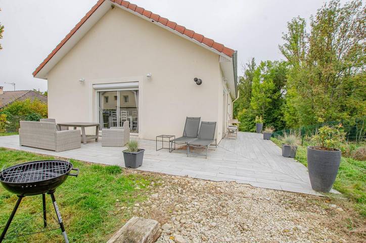 Gîte pour 6 personnes, avec Terrasse ainsi que Jardin et Vue à Fralignes