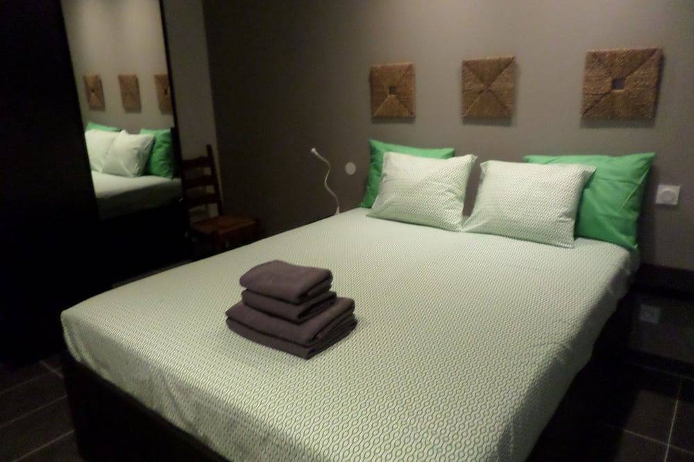 Villa Loregano Provence Gorges Verdon,  heated pool -airco , wifi  ,14 people. in Allemagne-en-Provence, Verdon Regional Natural Park