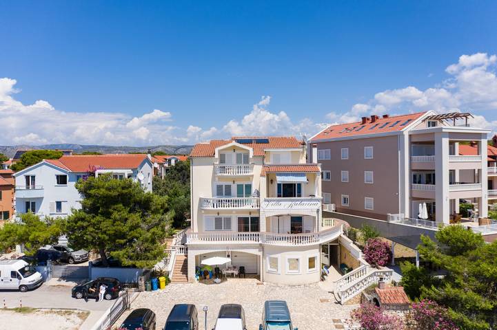 Ganze Wohnung, 1-Zimmer-Ferienwohnung am Strand Brodarica, Sibenik A-15270-a in Spongiola, Brodarica