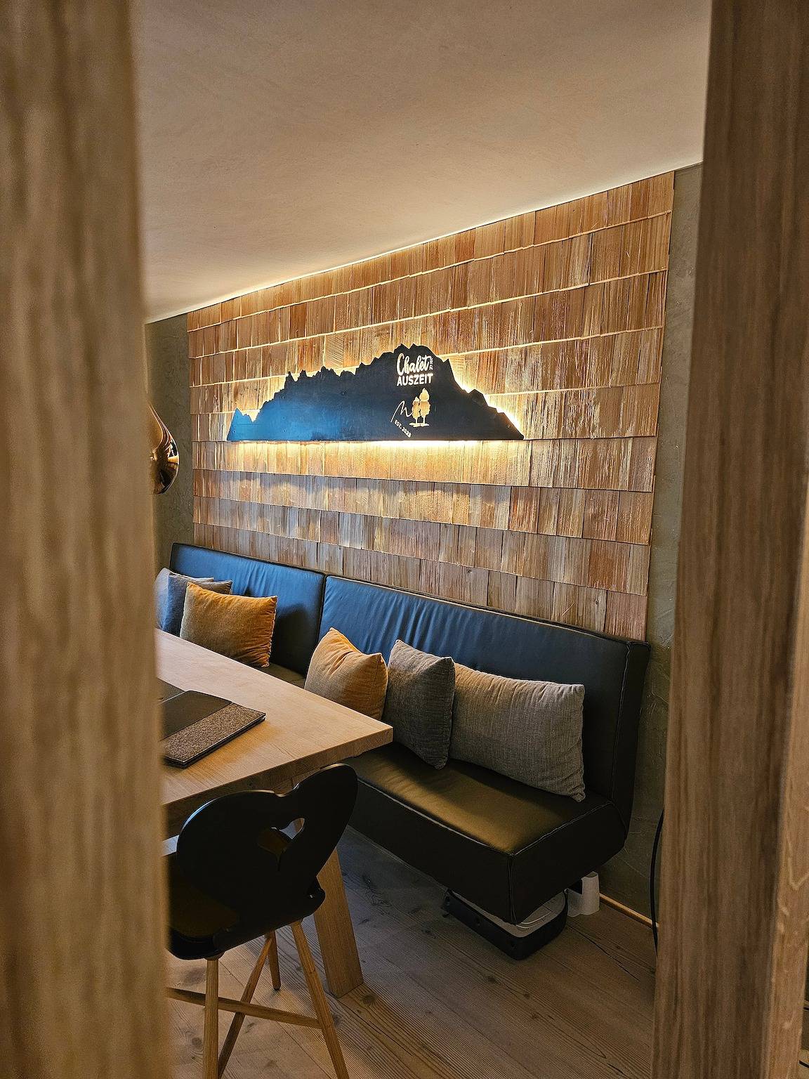 Chalet 'Zur Auszeit' mit Bergblick, privater Terrasse und Wlan in Mittenwald, Bayerische Alpen