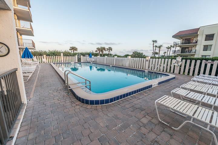 Vacation rental for 6 people, with pool and sauna as well as balcony in Cape Canaveral