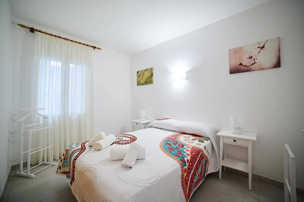 Entire apartment, Very cozy apartment, near the sea, in a very quiet area Menorca. in Cala Blanca, Ciutadella