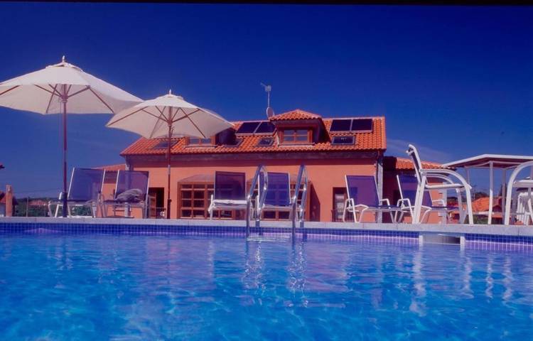 Casa rural con piscina para 4 personas, con jardín además de piscina y vistas en Asturias