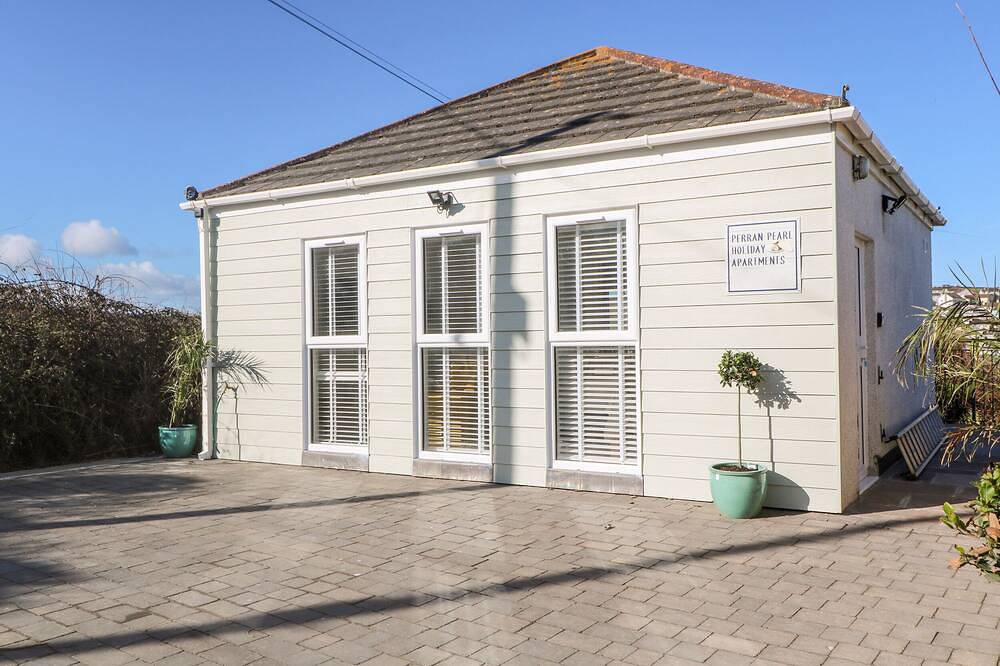 Log Cabin for 2 People in Perranporth, Cornwall