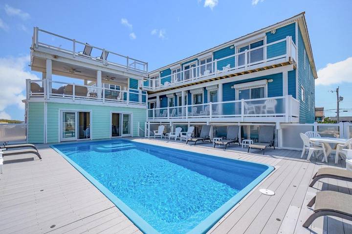 Ferienhaus für 32 Personen, mit Terrasse und Pool sowie Ausblick - 1