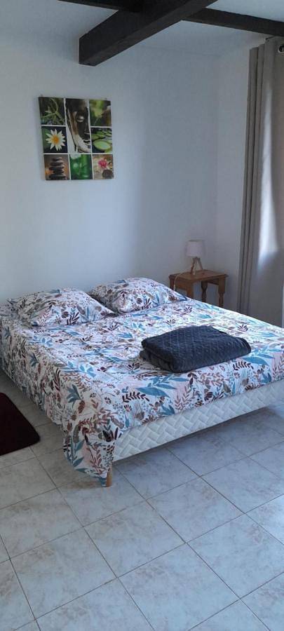 Location de vacances pour 3 personnes, avec vue et jardin à Puycalvel