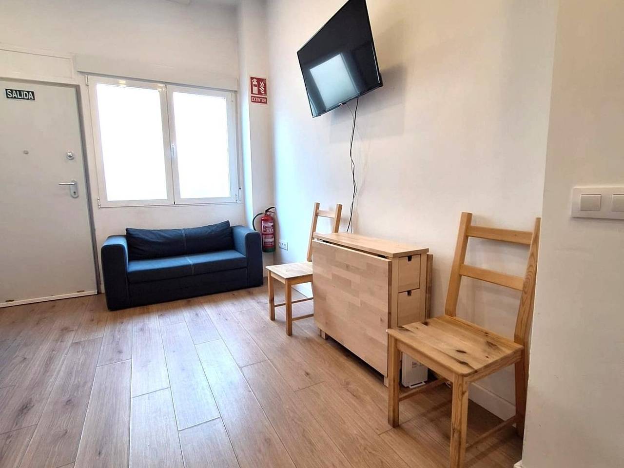 Apartamento vacacional entero, Charming Madrid Ciudad lineal - Coqueto estudio con Ac in Parque de las Avenidas, Madrid