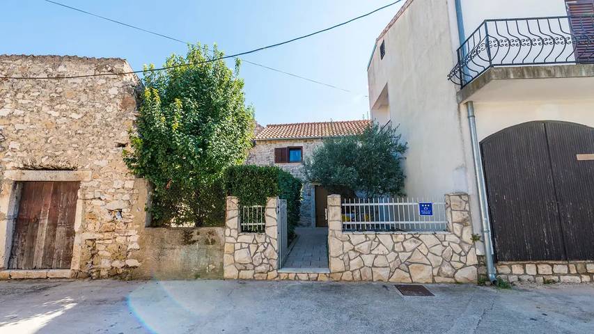 Ferienhaus für 3 Personen, mit Garten in Sukosan