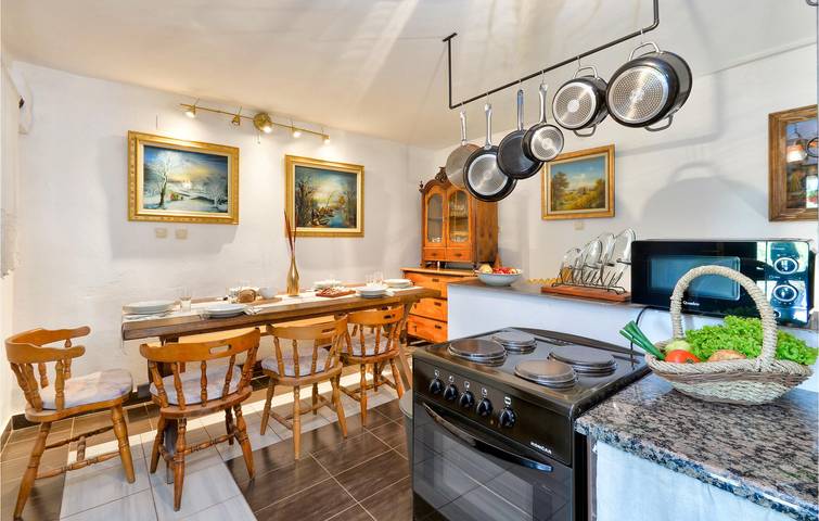 Geräumige 135 m² große Wohnung mit Pool, WLAN, Klimaanlage und Grill in Koprivnica-Krizevci