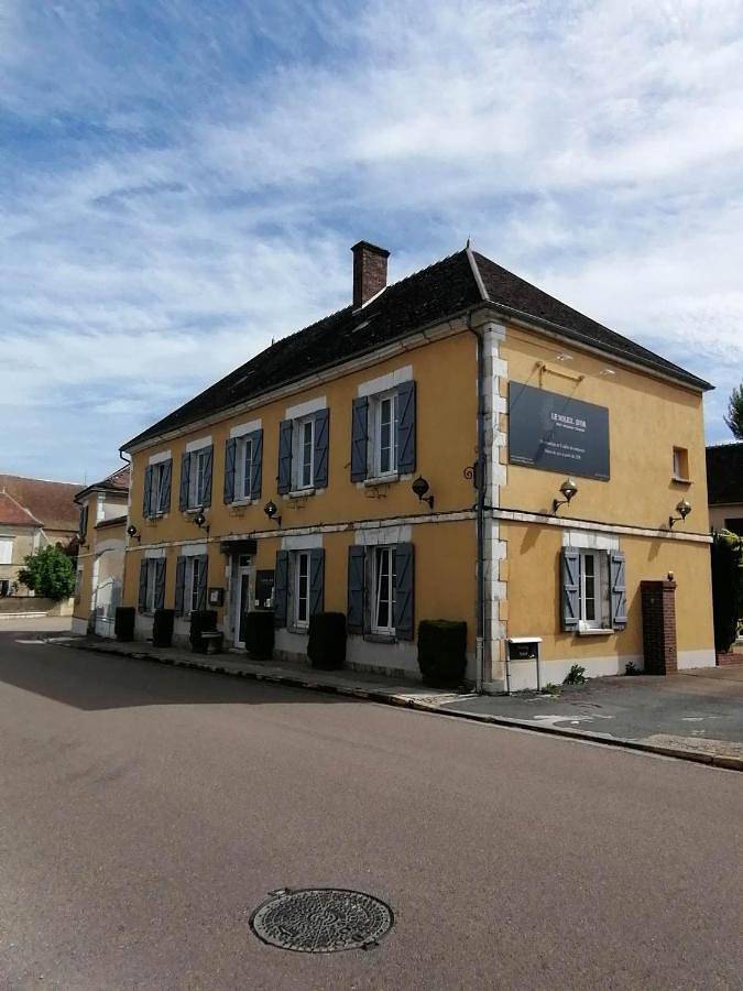 Hôtel pour 2 personnes, avec terrasse à Montigny-la-Resle