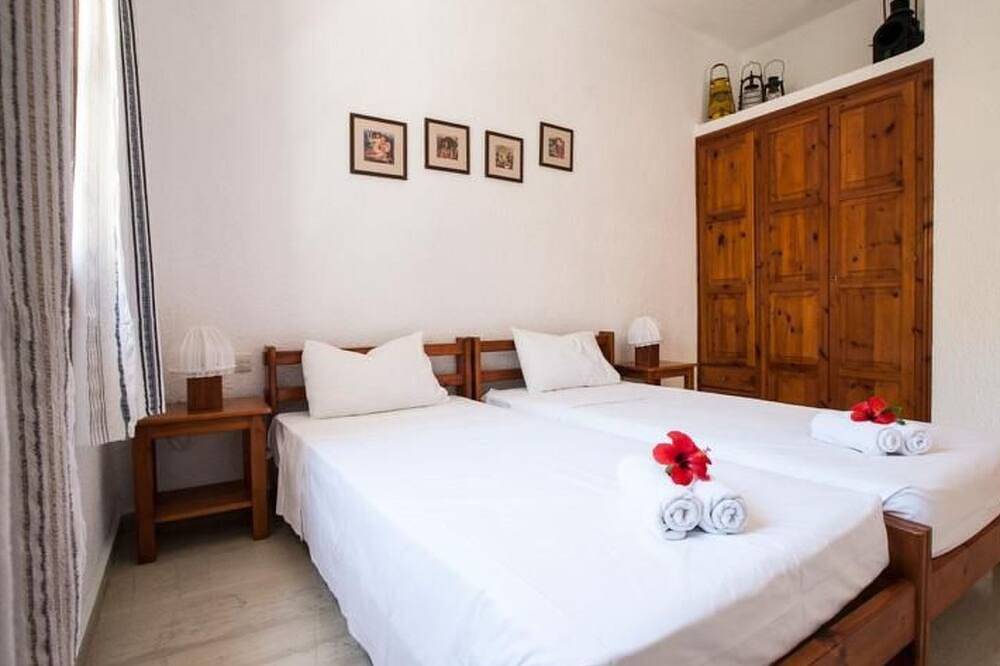 Ganze Wohnung, Wohnung mit Pool im Blumenparadies in Ίστρον, Lasithi
