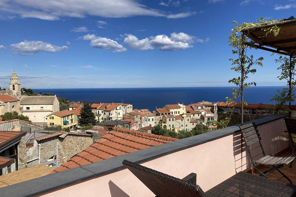 Villetta con vista mare, terrazza solarium, a 4 km dalla spiaggia, Riviera Liguria in Cipressa, Riviera di Ponente