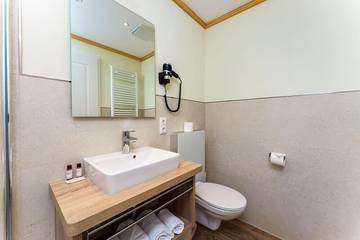 Ferienwohnung für 2 Personen, mit Balkon und Sauna sowie Pool in Ellenz-Poltersdorf