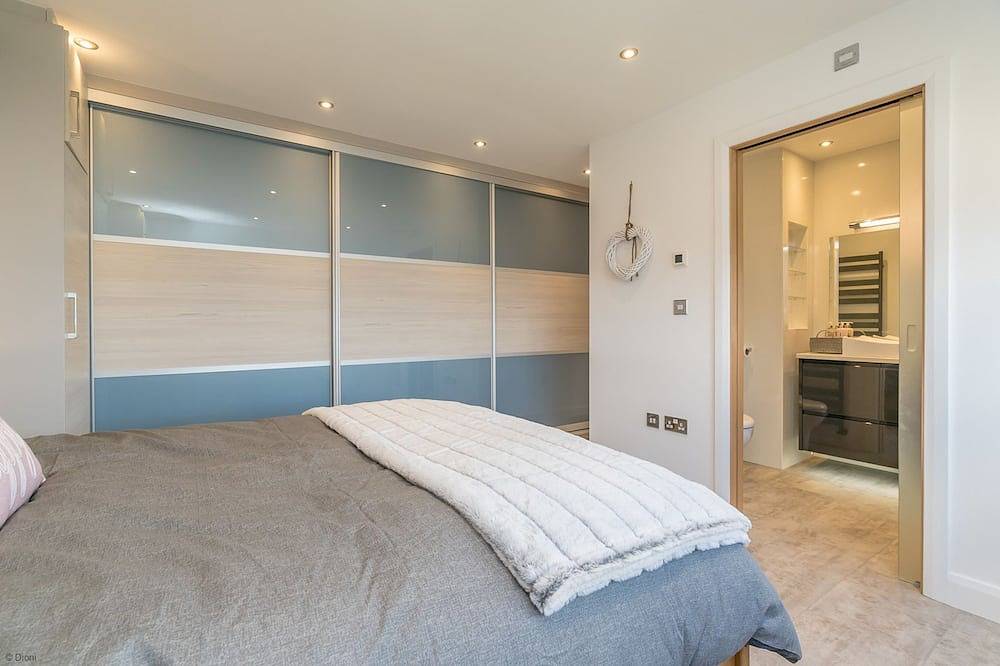 Four Bedroom Holiday Home With Views Over Cardigan Bay | Ty-Mari in Harlech, Snowdonia