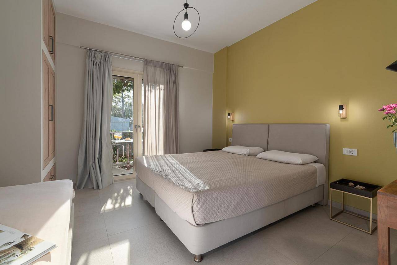 Superior Studio with Garden and Partial Sea View in Lithakia, Laganas