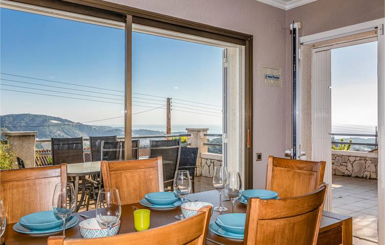 Appartement avec terrasse au bord de la piscine près de Platja del Pla in Sant Cebrià de Vallalta, Costa del Maresme
