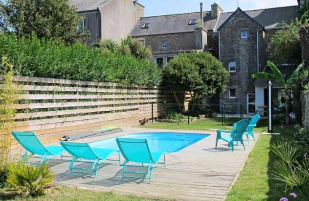 Location de vacances pour 10 personnes, avec piscine et jardin, animaux acceptés dans Office De Tourisme De Plouescat