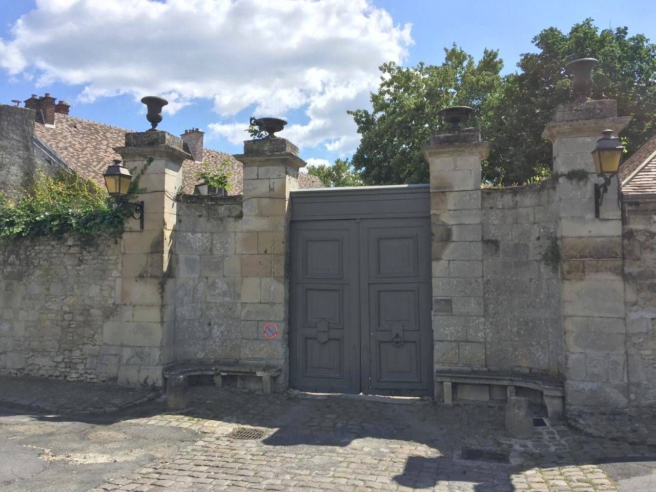 Superior Double Room with Shower in Senlis, Oise