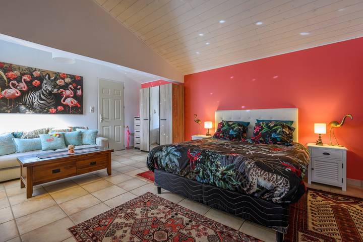 Holiday Home 'Les Flamants Roses' with Shared Pool, Private Terrace and Wi-Fi in Caumont-sur-Durance, Vaucluse