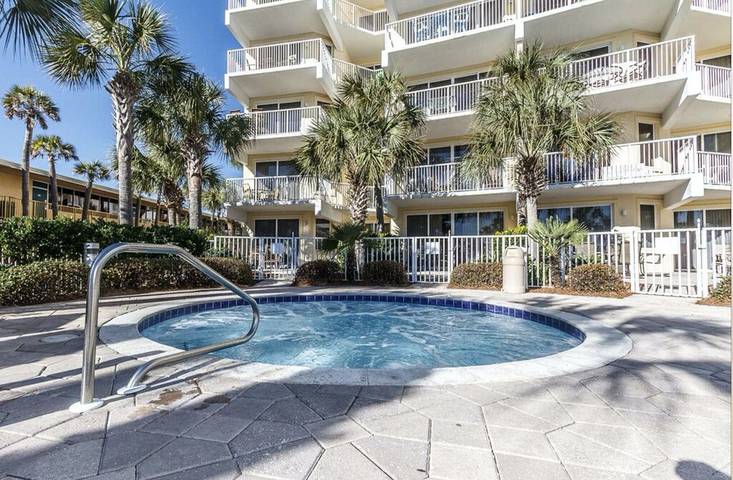 Vacation rental for 4 people, with hot tub and pool as well as balcony in Okaloosa Island