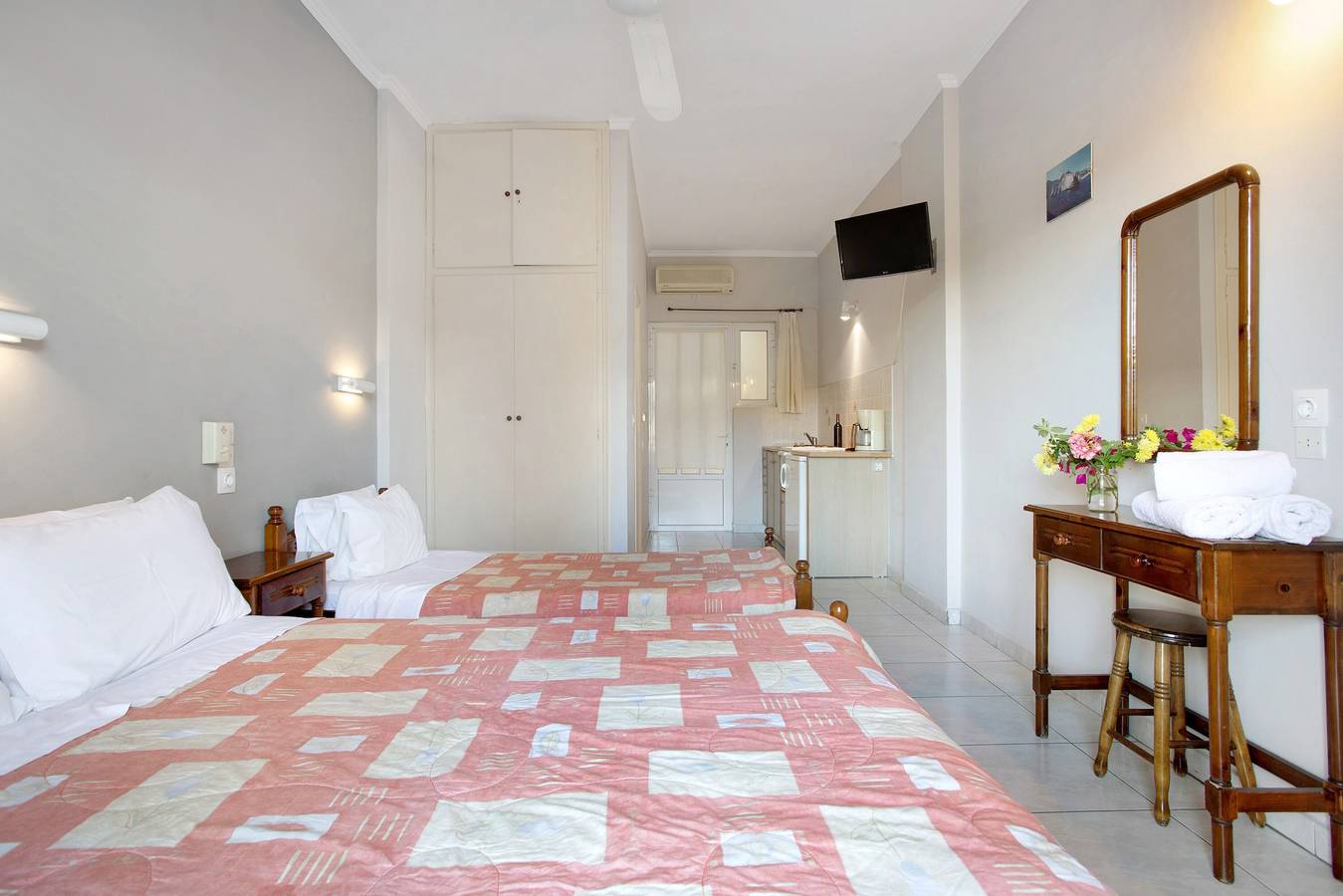 Entire studio, Studio "Dolphin Studio Sea View 10" with Private Balcony, Shared Garden & Wi-Fi in Keri, Laganas