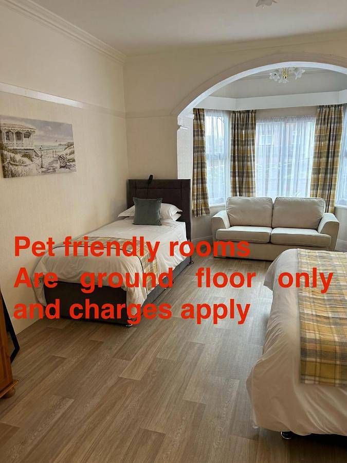 Bed and breakfast for 3 people, with Balcony and Terrace as well as Garden in Skegness