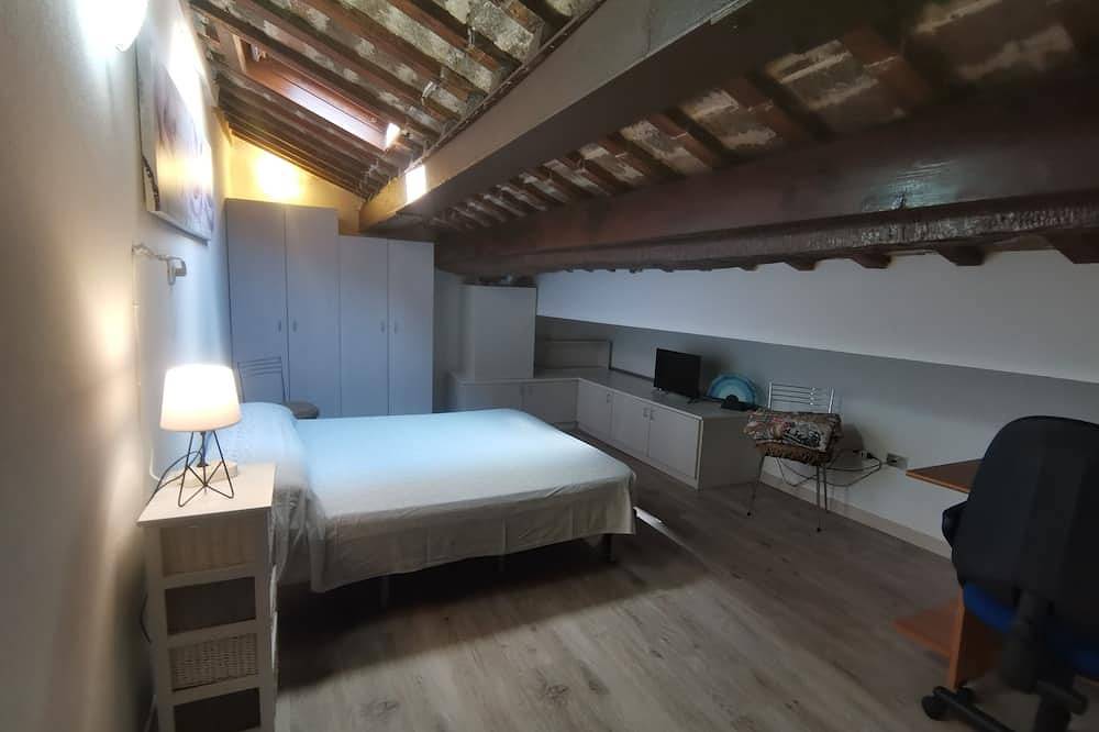 Entire apartment, Young and romantic attic in the center of Ravenna 2 beds, pedestrian area in Ravenna, Ravenna Province