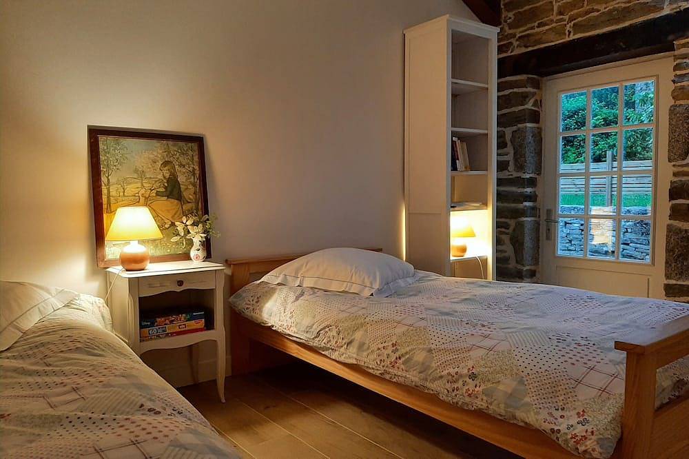 2km from the beach, charming family house totally refurbished in private area in Concarneau, Côte de Cornouaille