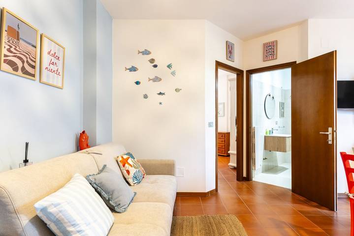 Appartement entier, Appartement de vacances pour 4 personnes avec balcon/terrasse in Livourne, Côte des Étrusques