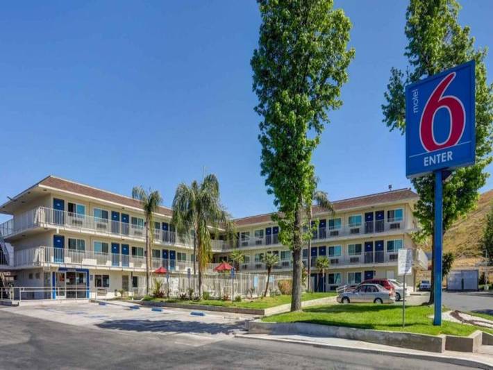 Ganze Wohnung, 1 Kingsize-Bett | Rauchen, Minikühlschrank in San Bernardino, San Bernardino County