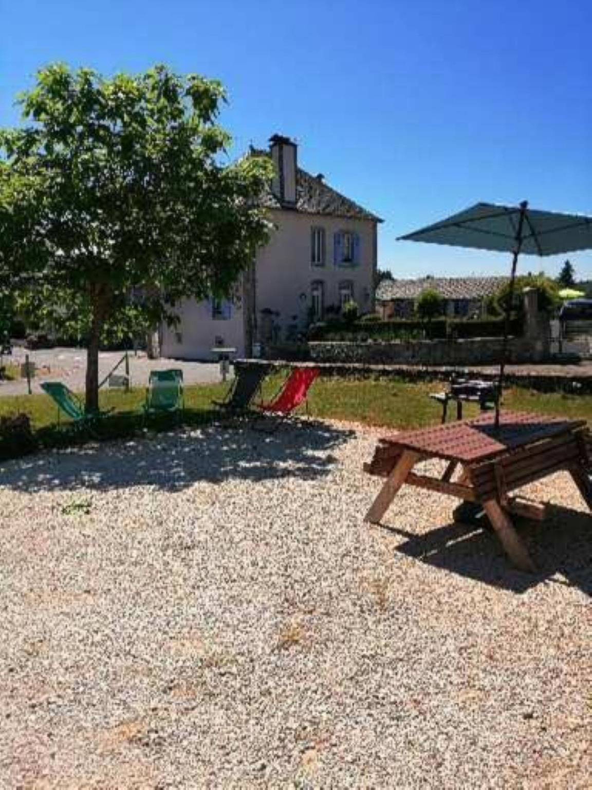 Chalet 'Mon Petit Coin De Paradis' met privéterras en privétuin in Darazac, Tulle en omgeving