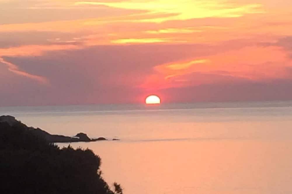 Mini Villa avec imprenable vue sur la mer in Sant Ambroggio, Lumio