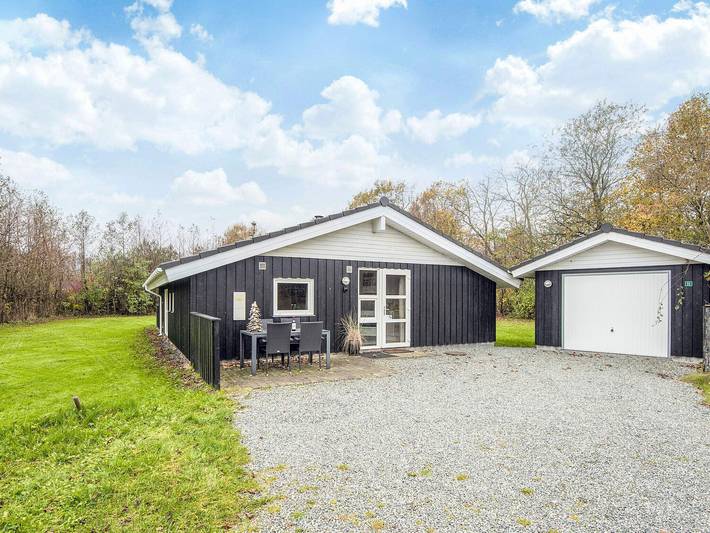 Feriehus for 6 personer, med terrasse, barnevennlig i Jegum