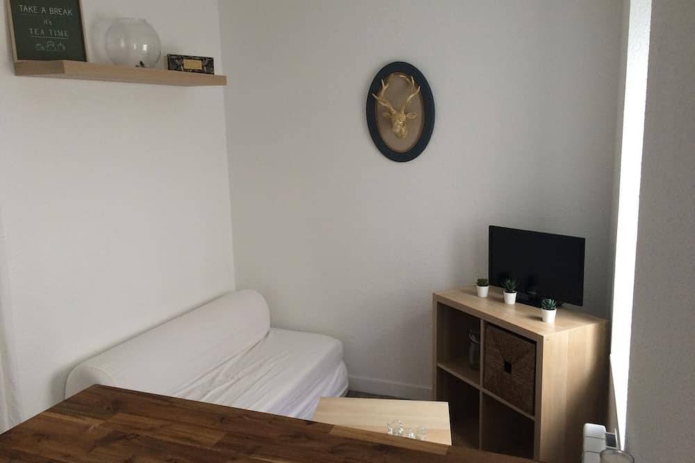 Apartamento entero, Acogedor estudio cerca del centro de la ciudad de Brest totalmente equipado. in Brest, Región de Brest