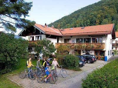 Ganze Ferienwohnung, Beim Radl-Sepp inkl. Chiemgaukarte - Ferienwohnung Unternberg 54qm, Balkon, Kochnische, 2 Schlafzimmer, 1 Wohnzimmer in Ruhpolding, Bayerische Alpen