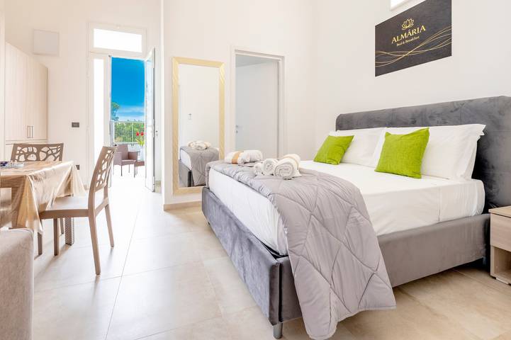 Hel studio-lejlighed, Marea Studio with Shared Garden, Kitchen, Wi-Fi & Air Conditioning in Boncore, Taranto-bugten